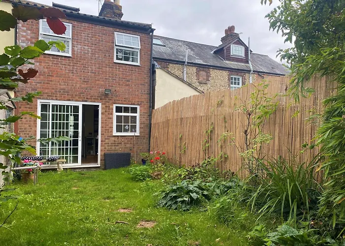 Bumblebee Cottage - Cosy Cottage In Area Of Outstanding Natural Beauty